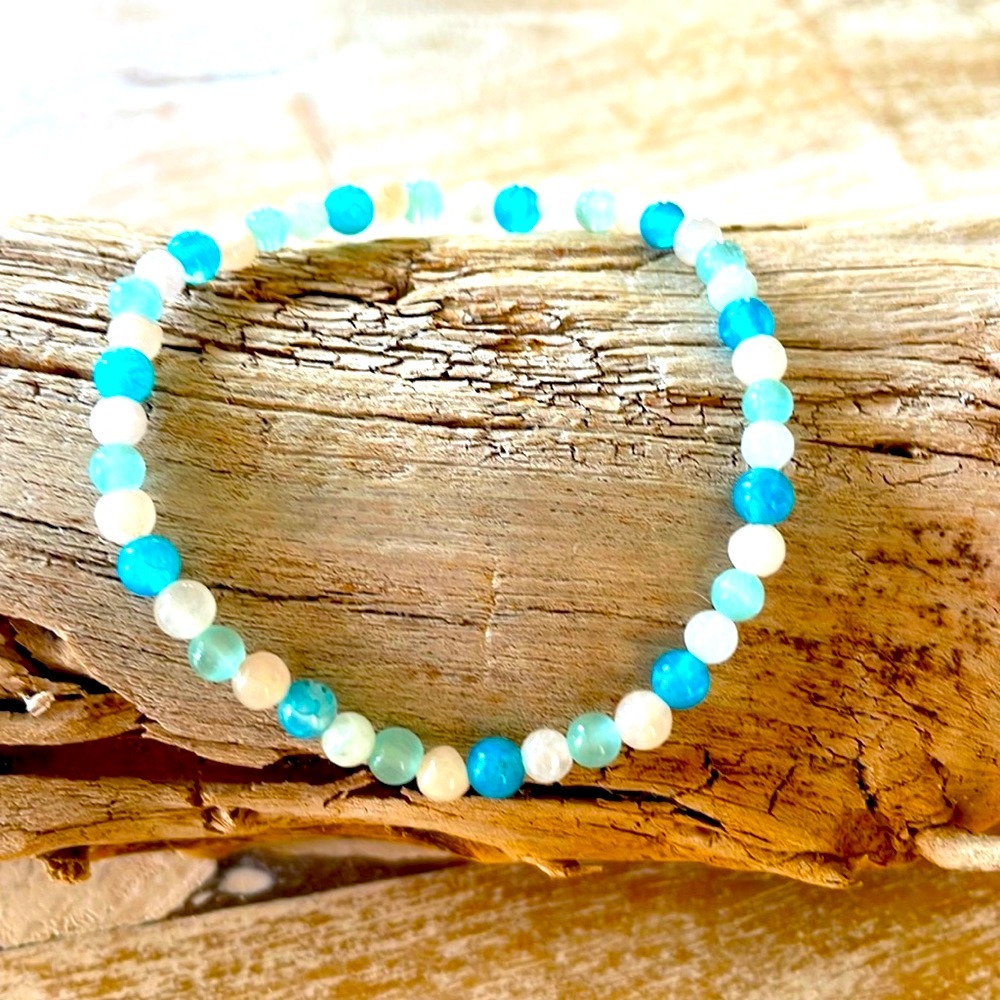 Handmade morganite bead stretch bracelet
